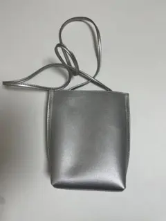 GUショルダーバッグ　シルバー 合成皮革