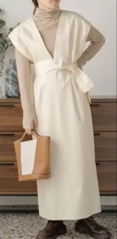 ワンピース　アイボリー ラップドレス Vネック