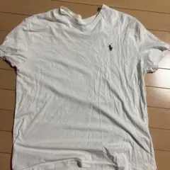 vネックtシャツ