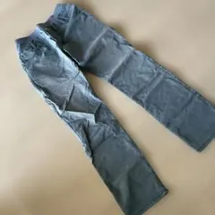 カーキロングパンツ 小さな穴あり