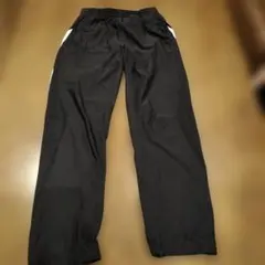 adidas黒のジャージパンツ サイドライン付き