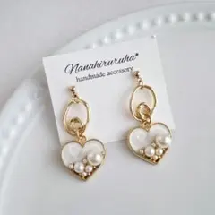 ホワイト　ハート　パール　デザイン　チャーム　可愛い　ピアス　イヤリング