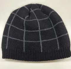 黒とグレーのチェック柄ニット帽