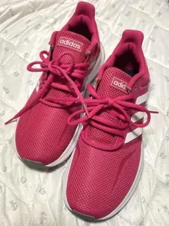 新品　adidas スニーカー　ピンク　軽量　24.5 アディダス