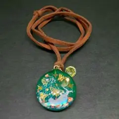 【レジン】蝶々舞う月夜のネコのネックレス