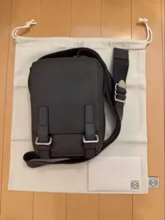 ロエベ バーティカルクロスボディ ブラック ショルダーバッグ 保管袋付