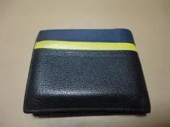 ★ブラック＆ブルー＆イエローが目立つフルラのレザー・二つ折り財布