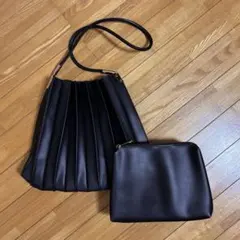 プリーツショルダーバッグ　ポーチ付き