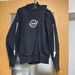 ブラックフード付きパーカー ロゴ入り