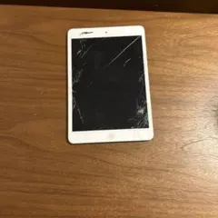 iPad本体 シルバー 画面にひび割れあり