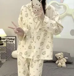 Amazon完売品！ちいかわ うさぎ柄 前ボタン パジャマ 上下セット サイズM