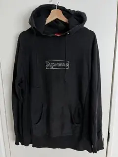 Supreme kaws コラボ　ブラック フード付きパーカー