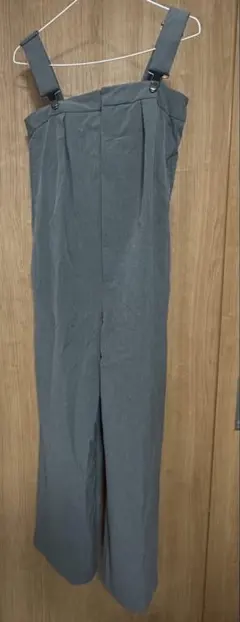 GU タックサロペットパンツ