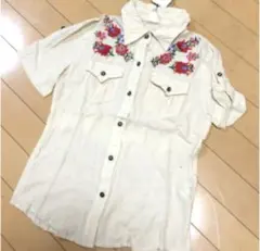 新品 フラワー 花刺繍 半袖シャツ　ブラウス 鮮やか ミリタリー