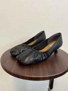 エマ フランシス ギャザー 4㎝ パンプス ブラックスムース 半日着用 美品