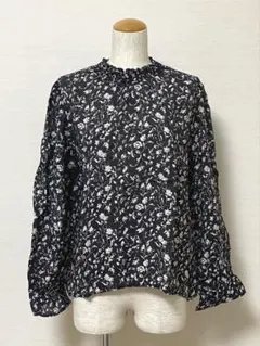 ikka ブラウス トップス 総柄 L 花柄 ハイネック シャーリング 黒 長袖
