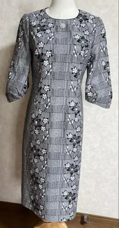 花柄刺繍 七分袖 ひざ丈ワンピース