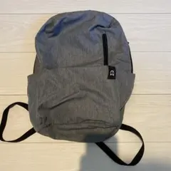 ライトグレー　バックパック　リュックサック　カジュアル　メンズ　15ℓ