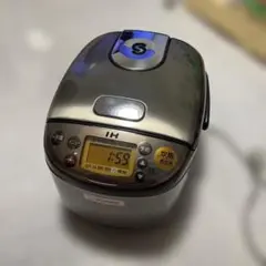 Zojirushi NP-GH05 IH炊飯器 Amazon | 象印 炊飯器 3合 IH式 極め炊き 黒まる厚釜 一人暮らし