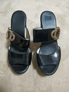 ブラック厚底サンダル 金具付き