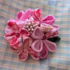 花モチーフ　ブローチ 　ピンク系