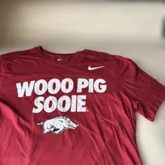 NIKE WOOO PIG SOOIE Tシャツ ワインレッドよりレッドMサイズ