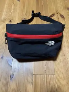 THE NORTH FACE ショルダーバッグ ブラック/レッド