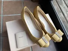 PRADA イエロー リボン付きフラットパンプス