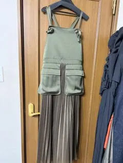 オリーブグリーン プリーツスカート サロペット