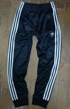 アディダスadidas2021年限定トラックパンツ色ブラックSジャージ(下)中古