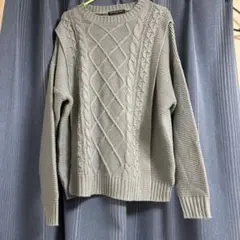 オリーブグリーン ケーブル編み ニットセーター