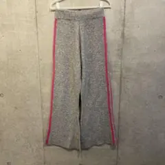 グレー ワイドパンツ ピンクストライプ　ヘリンドットサイ