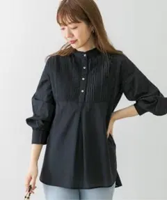 極美品✨　黒❤️　サニーレーベル　スタンドフリルカラーコットンタックドレスシャツのサムネイル