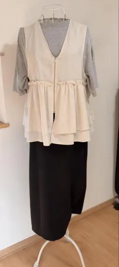しまむら　 フロントジップ ペプラムベスト アイボリー　Lサイズ