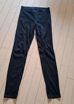 UNIQLO ブラック スキニーパンツ Sサイズ
