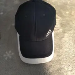 adidas キャップ　 ネイビー白