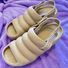 UGG 厚底サンダル ベージュのサムネイル
