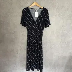 新品　タグ付　未使用　h&m エイチアンドエム　ワンピース　総柄　ネイビー