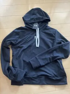《新品》UNDER ARMOUR フード付パーカー SMサイズ