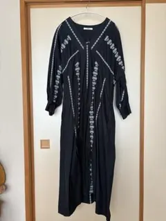 relume ブラック刺繍ロングワンピース