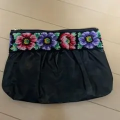 FEILER フラワー刺繍 ブラックポーチ