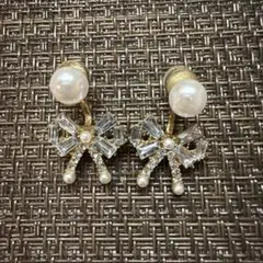 リボンモチーフ パール ビジュー ピアス