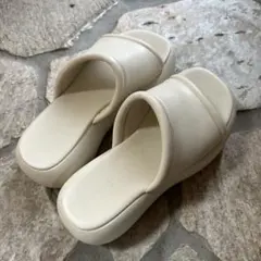 アイボリー スリッパタイプ サンダルのサムネイル