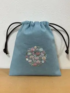 【お花の手刺繍】かわいい巾着　爽やか　サークルフラワー　ブルー　ギフト　リネン