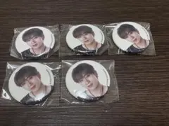 INI Xquare カプセルトイ　許豊凡　缶バッジセット