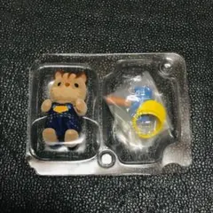 くるみリスの赤ちゃんとビッグハンマー・サンバイザー