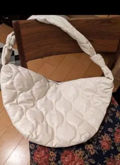 ホワイトキルティングショルダーバッグ