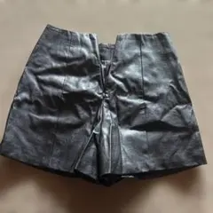 GRL センターラインレザーショートパンツ