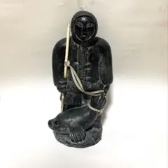 カナダ民芸品 イヌイット ハンター＆アザラシ 置物 オブジェ 高さ約28cm