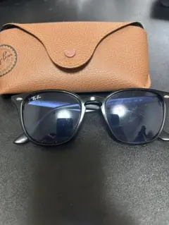 Ray-Ban RB4259F-601/80 ブラックサングラス